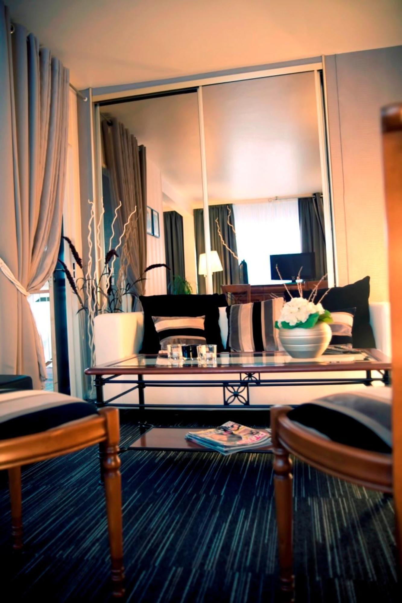 Dm Hotel フォルバック エクステリア 写真